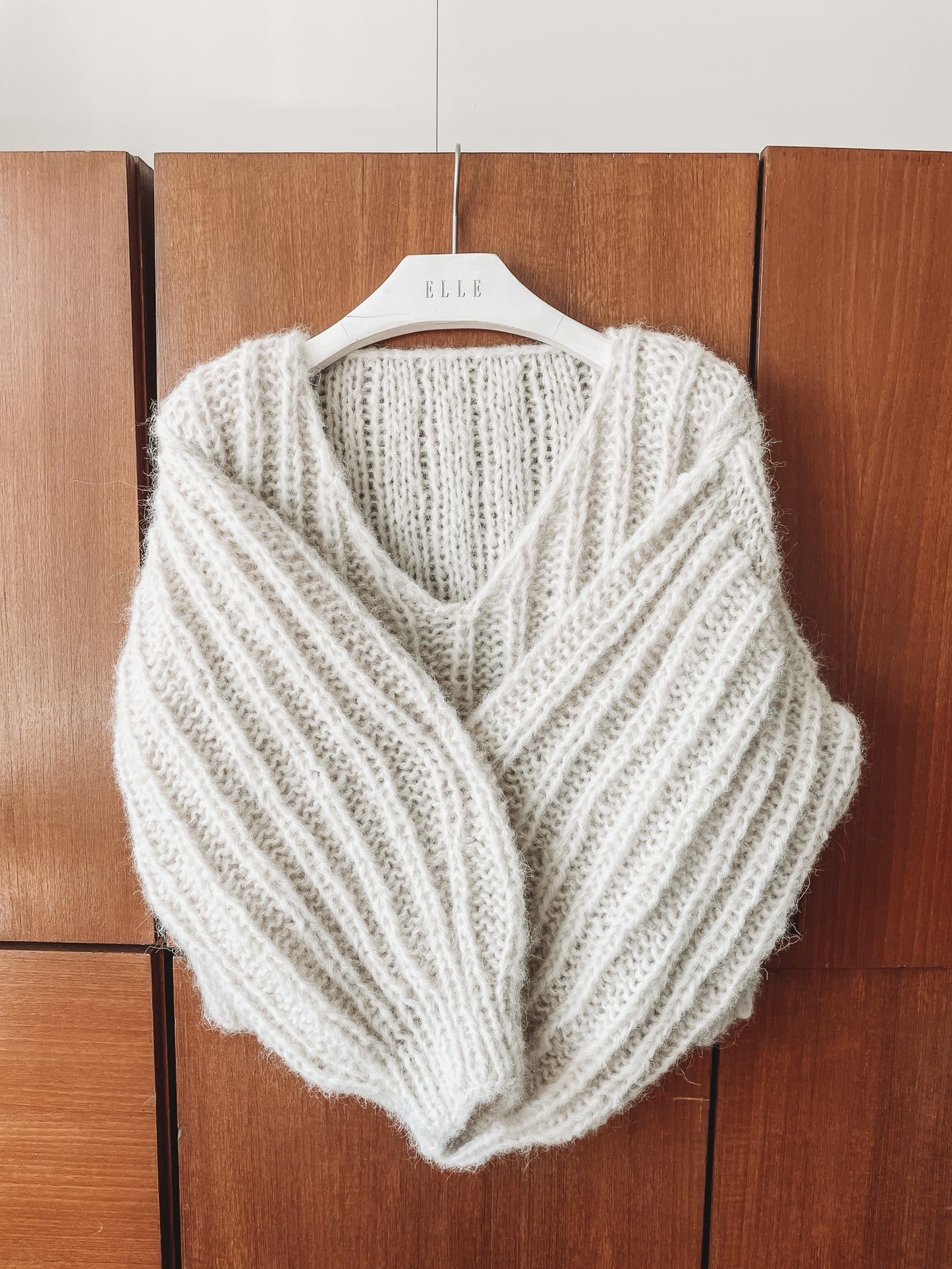 Knitting pattern NETTIE V SWEATER - oversized chunky sweater with special sleeves