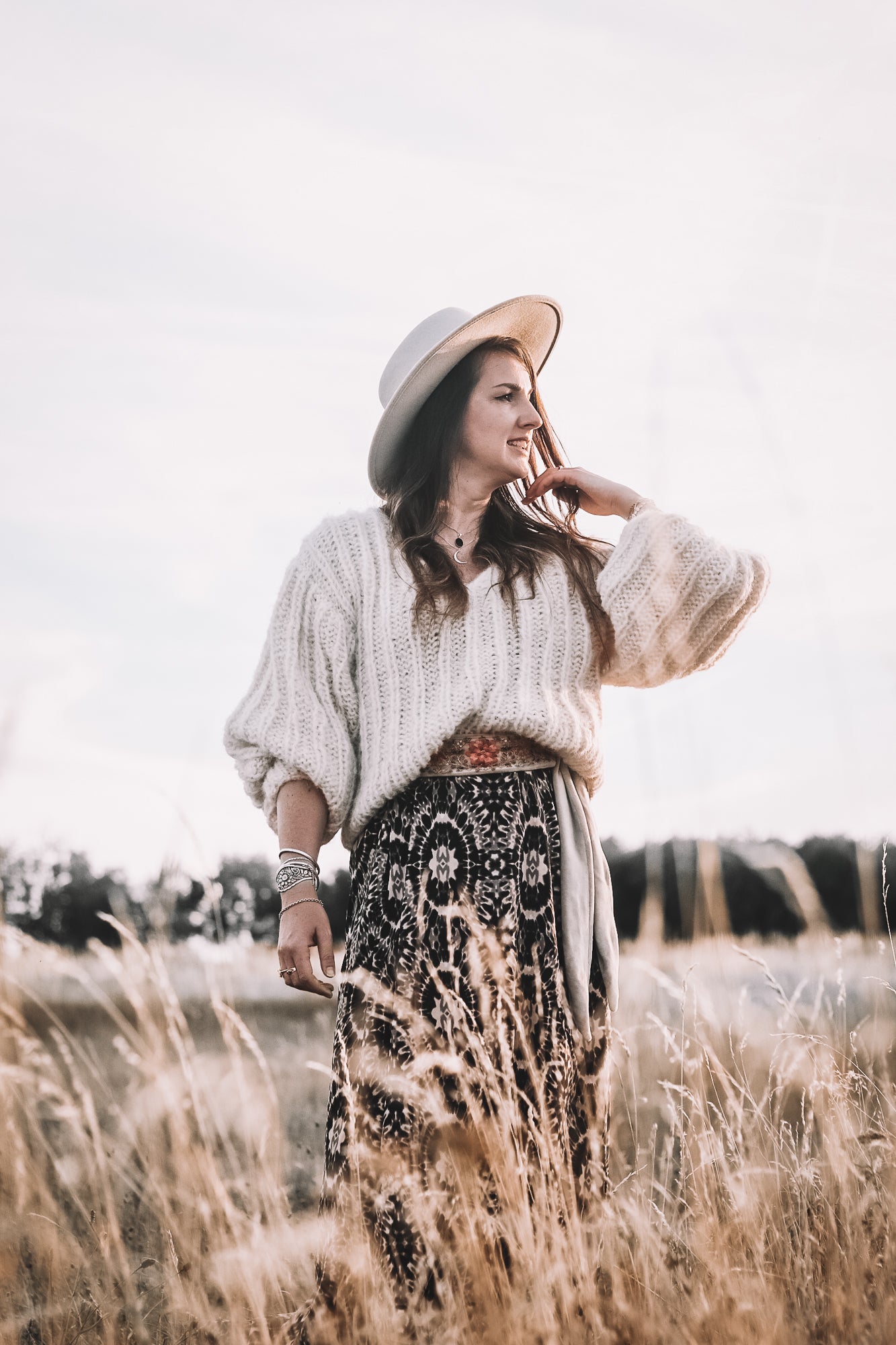 Knitting pattern NETTIE V SWEATER - oversized chunky sweater with special sleeves