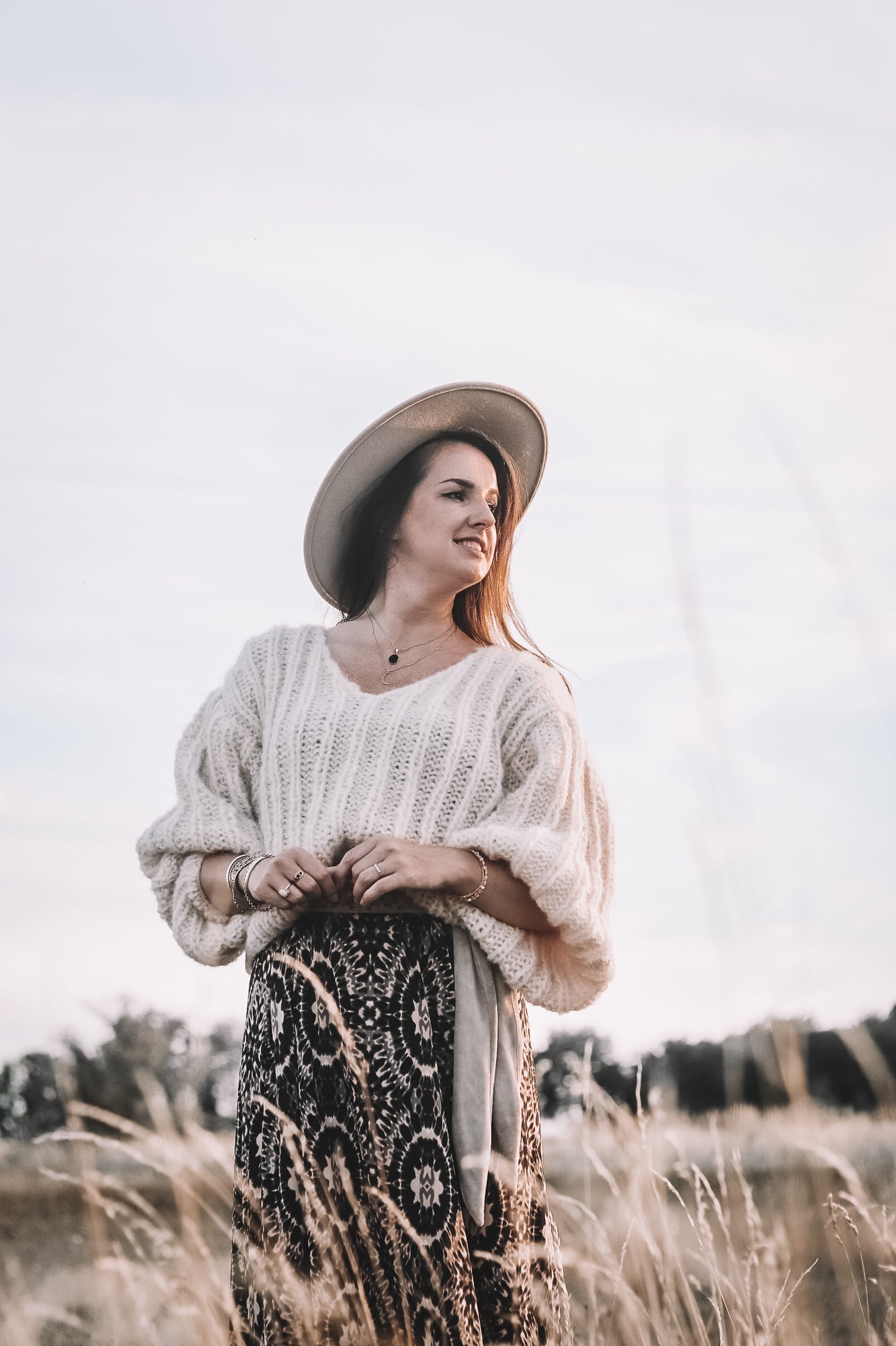 Knitting pattern NETTIE V SWEATER - oversized chunky sweater with special sleeves